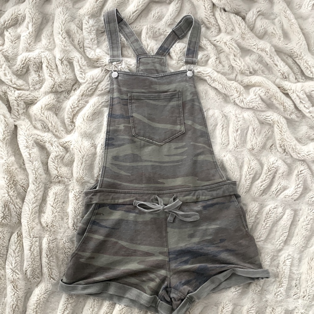 Casual Army Green Overalls- Shorts - Medium